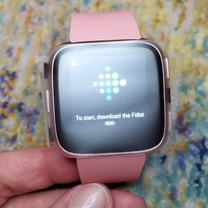 NWT Fitbit Versa Peach/Rose Gold *Lots of extras!*